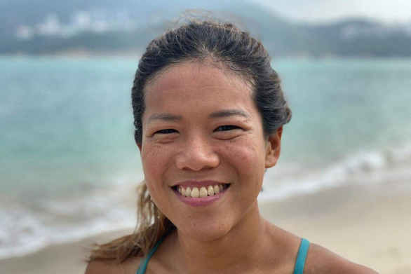 Người phụ nữ 37 tuổi ngâm nước đá mỗi ngày để bơi vượt eo biển Manche - Ảnh 1.