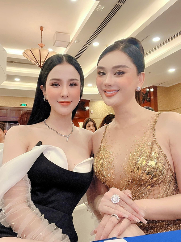 Ảnh vui sao Việt 29-8: Gia đình Đông Nhi tấu hài - Ảnh 4. Ảnh vui sao Việt 29-8: Gia đình Đông Nhi tấu hài - Ảnh 4.