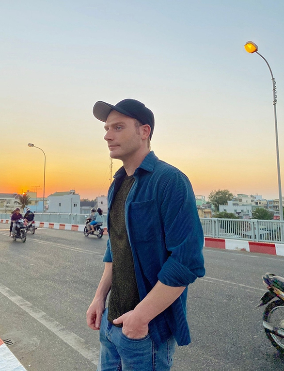 Ảnh vui sao Việt 3-8: Mạnh Trường cưng nựng vợ bầu ở trời Âu - Ảnh 5. Ảnh vui sao Việt 3-8: Mạnh Trường cưng nựng vợ bầu ở trời Âu - Ảnh 5.