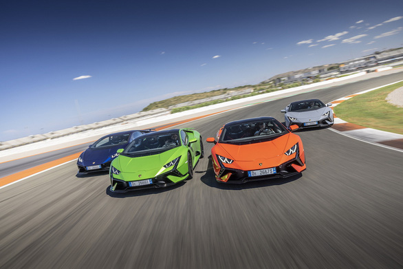 Lãi kỷ lục, Lamborghini sắp tung thêm 3 siêu xe mới ngay trong năm nay - Ảnh 1.