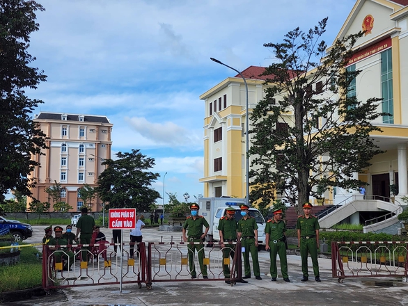 Tòa Long An xét xử tiếp vụ ‘thiếu gia’ Tiền Giang cho người bắn chết đối thủ - Ảnh 2. Tòa Long An xét xử tiếp vụ ‘thiếu gia’ Tiền Giang cho người bắn chết đối thủ - Ảnh 2.
