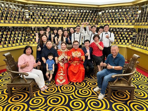 Cặp đôi Singapore làm đám cưới ở nơi cất giữ... tro cốt - Ảnh 1. Cặp đôi Singapore làm đám cưới ở nơi cất giữ... tro cốt - Ảnh 1.