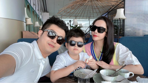Nhật Kim Anh ‘quậy’ tưng bừng khi du lịch cùng chồng cũ và con trai - Ảnh 1. Nhật Kim Anh ‘quậy’ tưng bừng khi du lịch cùng chồng cũ và con trai - Ảnh 1.