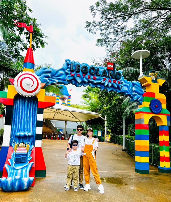 Nhật Kim Anh ‘quậy’ tưng bừng khi du lịch cùng chồng cũ và con trai - Ảnh 3. Nhật Kim Anh ‘quậy’ tưng bừng khi du lịch cùng chồng cũ và con trai - Ảnh 3.