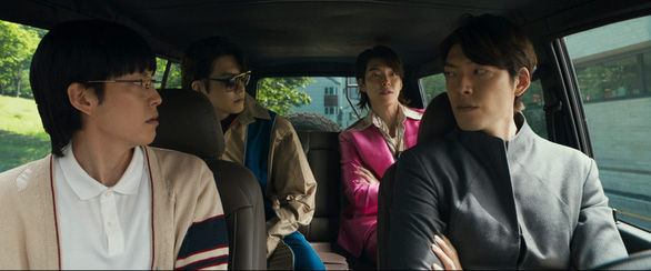 Kim Woo Bin đóng 4 vai trong Cuộc chiến xuyên không khiến fan nữ đổ rầm - Ảnh 1.