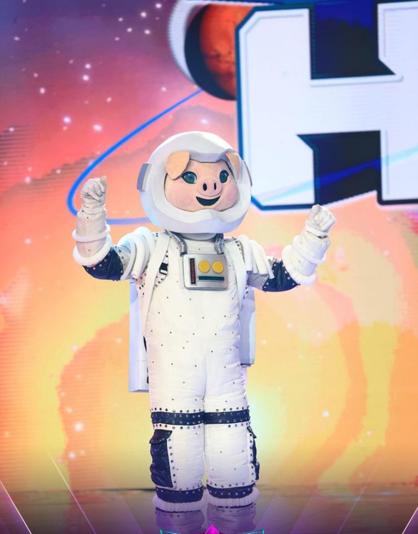Loạt mascot hóa thân cầu kỳ gây sốt ở Ca sĩ mặt nạ phiên bản Việt - Ảnh 3. Loạt mascot hóa thân cầu kỳ gây sốt ở Ca sĩ mặt nạ phiên bản Việt - Ảnh 3.