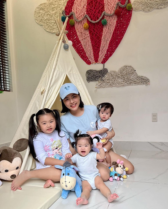 Ảnh vui sao Việt 4-8: Quang Thắng rủ Vân Dung ‘không chê anh nghèo, lên xe anh đèo’ - Ảnh 11. Ảnh vui sao Việt 4-8: Quang Thắng rủ Vân Dung ‘không chê anh nghèo, lên xe anh đèo’ - Ảnh 11.