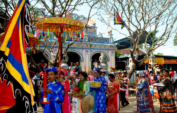 Lễ hội chùa Bà - cảng thị Nước Mặn được công nhận di sản văn hóa phi vật thể quốc gia - Ảnh 1.
