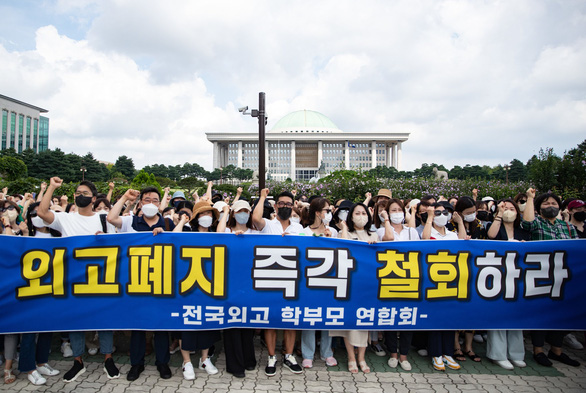 Bộ Giáo dục Hàn Quốc đề xuất đóng cửa các trường THPT ngoại ngữ - Ảnh 1.