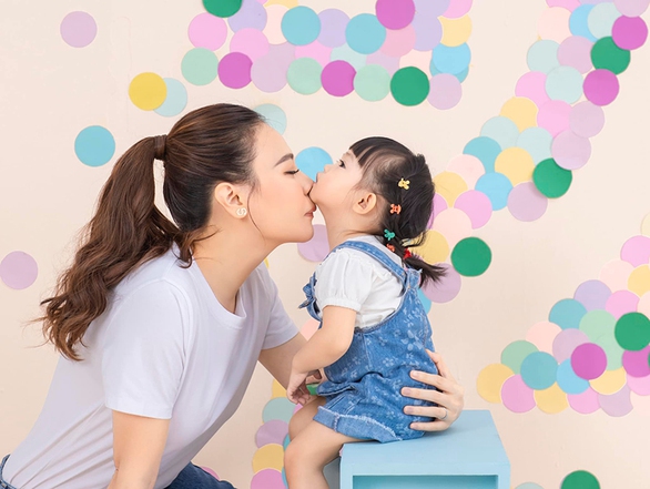 Ảnh vui sao Việt 5-8: Con gái Đông Nhi ‘đang làm duyên thì mắc ngáp’ - Ảnh 6. Ảnh vui sao Việt 5-8: Con gái Đông Nhi ‘đang làm duyên thì mắc ngáp’ - Ảnh 6.