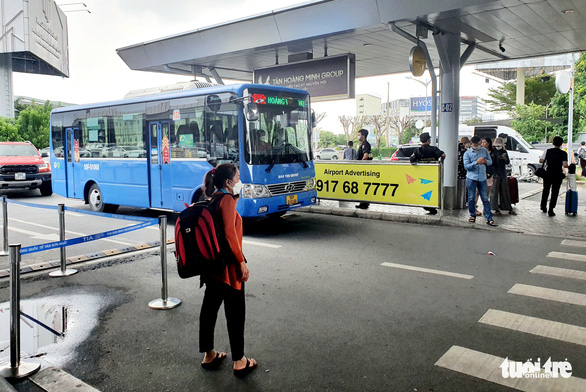 Phải mở đường cho xe buýt vào sân bay Tân Sơn Nhất - Ảnh 3.