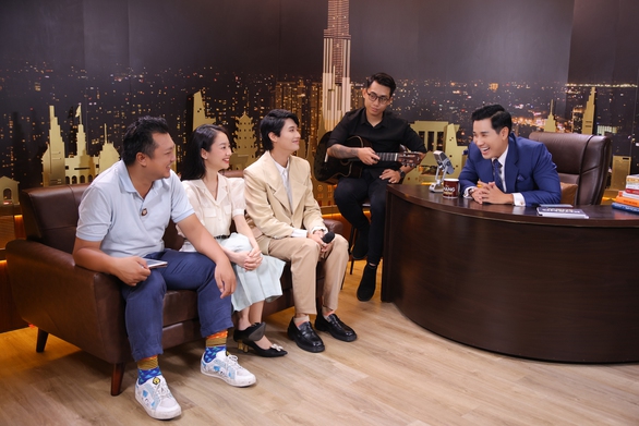 Chuyện động trời: Đạo diễn Em và Trịnh không biết Bùi Lan Hương là ca sĩ! - Ảnh 1. Chuyện động trời: Đạo diễn Em và Trịnh không biết Bùi Lan Hương là ca sĩ! - Ảnh 1.