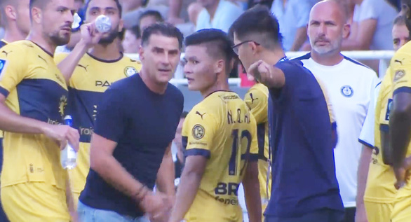 Quang Hải được giao nhiệm vụ thực hiện các quả phạt góc của Pau FC - Ảnh 3.