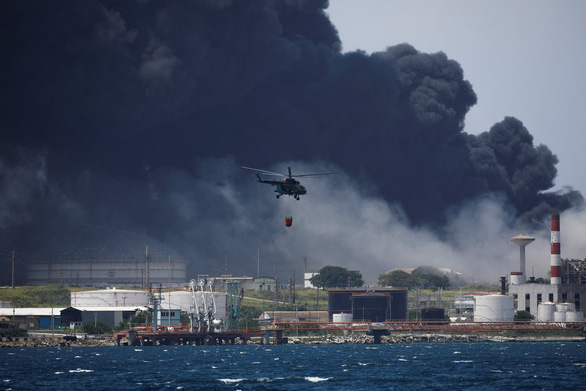 77 người bị thương, 17 lính cứu hỏa mất tích trong vụ cháy kho dầu ở Cuba - Ảnh 2.