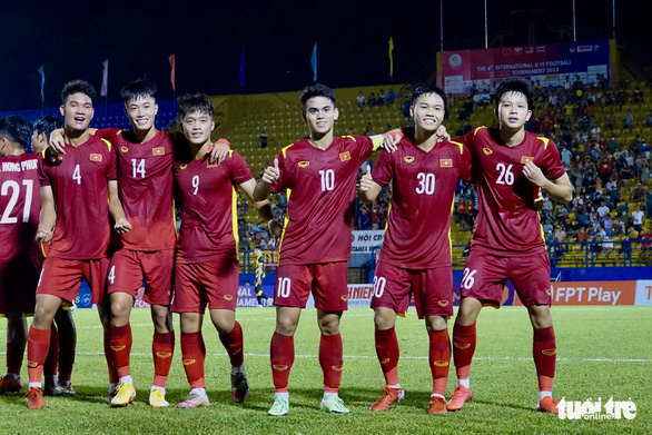 U19 Việt Nam lội ngược dòng thắng U19 Malaysia - Ảnh 1.