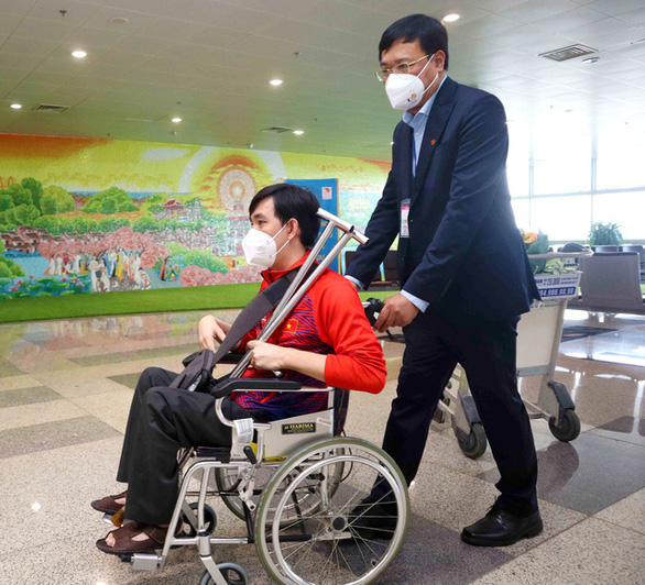 Đoàn thể thao người khuyết tật Việt Nam về nước sau kỳ tích tại ASEAN Para Games 11 - Ảnh 2.