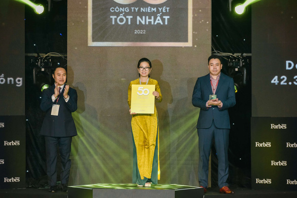 Vietcombank lần thứ 10 liên tục vào Top 50 công ty niêm yết tốt nhất Việt Nam - Ảnh 1.