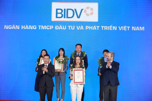 BIDV lọt Top 10 ngân hàng uy tín nhất 2022 - Ảnh 1.