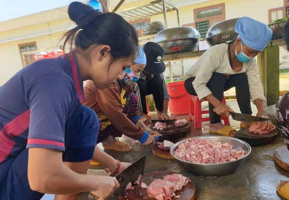 Dọn phòng, góp tiền đón phụ huynh xuống núi đi học - Ảnh 1. Dọn phòng, góp tiền đón phụ huynh xuống núi đi học - Ảnh 1.