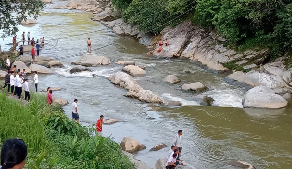 Du khách trượt chân rơi xuống suối mất tích ở Sa Pa - Ảnh 1.