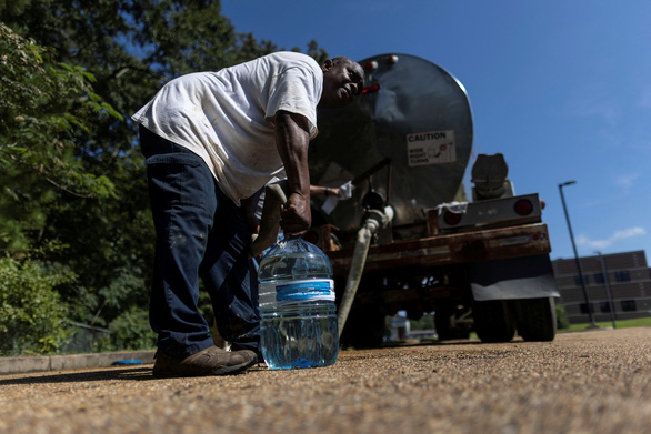 Tổng thống Biden hỗ trợ thành phố 3 ngày không có nước uống tại Mississippi - Ảnh 4.