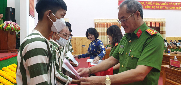 Trại giam Xuân Lộc đặc xá cho 52 phạm nhân dịp lễ Quốc khánh 2-9 - Ảnh 1.