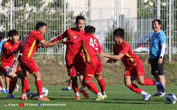 Bóng đá Việt Nam phải song hành mục tiêu World Cup và Olympic - Ảnh 1.