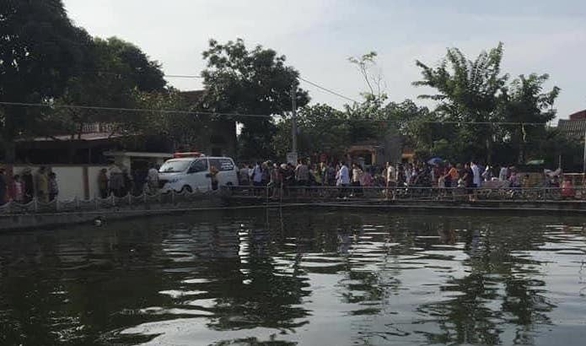 Chơi bắt vịt ở ao làng, các thanh niên phát hiện thi thể bé gái - Ảnh 1. Chơi bắt vịt ở ao làng, các thanh niên phát hiện thi thể bé gái - Ảnh 1.