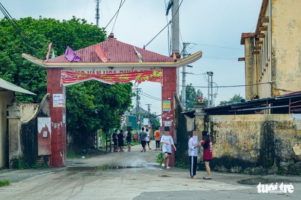 Vụ hàng trăm học sinh ở Hưng Yên không đến trường nhiều ngày: Tiếp tục tuyên truyền - Ảnh 3.