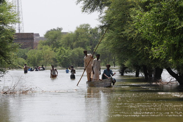 Mấy tháng mưa lũ gây thiệt hại đến 30 tỉ USD cho Pakistan - Ảnh 1.