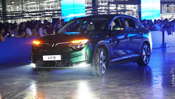 VinFast bàn giao 100 ô tô điện VF 8 đầu tiên, chuẩn bị xuất khẩu ra quốc tế - Ảnh 2.