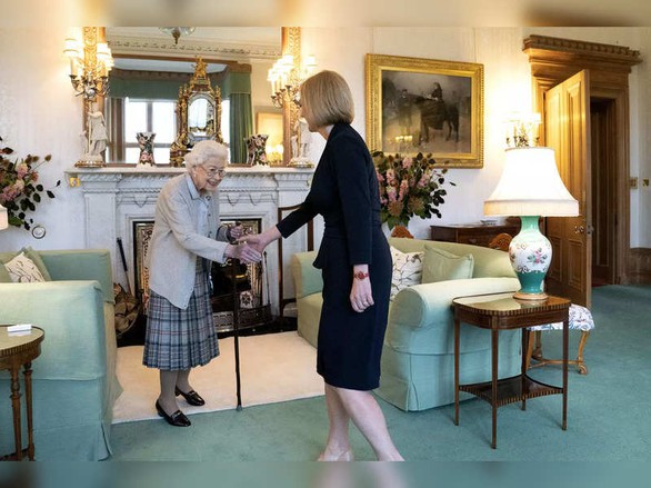 Nhiếp ảnh gia kể về bức ảnh cuối cùng của Nữ hoàng Elizabeth II - Ảnh 2. Nhiếp ảnh gia kể về bức ảnh cuối cùng của Nữ hoàng Elizabeth II - Ảnh 2.