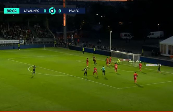 Quang Hải lại ngồi ngoài, Pau FC có trận thắng đầu tiên - Ảnh 1.