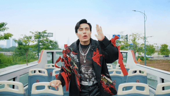 Bị cà khịa hoài, Lê Dương Bảo Lâm ra dẻ phát hành luôn MV rap - Ảnh 2.