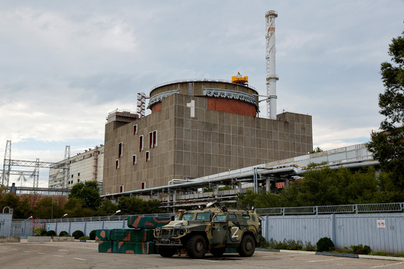 Nhà máy điện hạt nhân Zaporizhzhia ngừng hoạt động để phòng hờ pháo kích - Ảnh 1.
