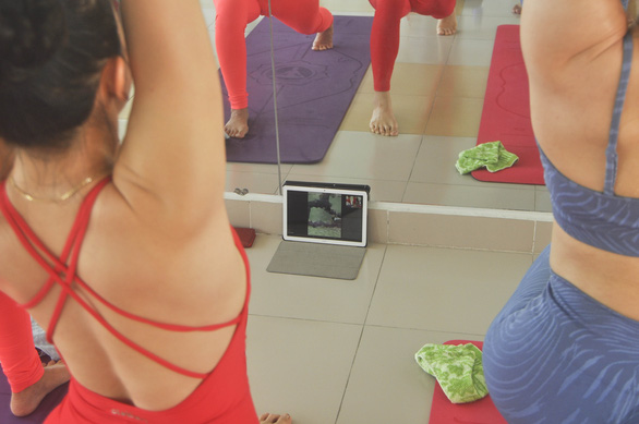 Nở rộ trào lưu học yoga online - Ảnh 2.
