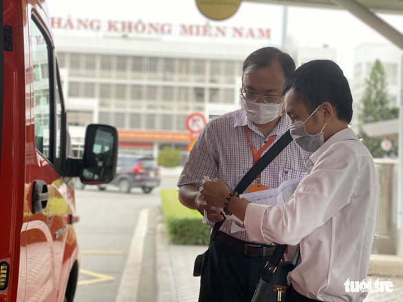 Xe buýt 109 chính thức vào sân bay Tân Sơn Nhất, hành khách hào hứng - Ảnh 2.