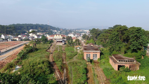 Nghiên cứu khai thác lưỡng dụng sân bay Thành Sơn, khôi phục đường sắt Phan Rang - Đà Lạt - Ảnh 1.