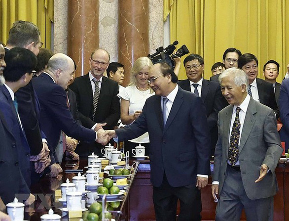 Chủ tịch nước Nguyễn Xuân Phúc tiếp các nhà khoa học đoạt giải Nobel - Ảnh 1.