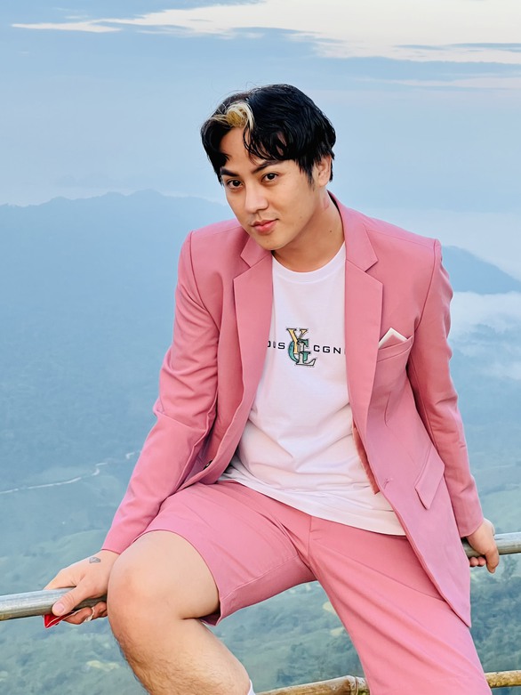 Dương Tùng Nhân áp lực khi thấy MOMO, Amee có sự nghiệp khởi sắc trong V-pop - Ảnh 1. Dương Tùng Nhân áp lực khi thấy MOMO, Amee có sự nghiệp khởi sắc trong V-pop - Ảnh 1.