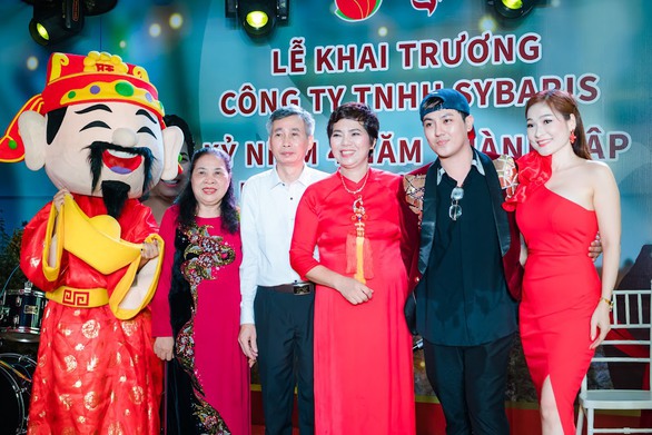 Dương Tùng Nhân áp lực khi thấy MOMO, Amee có sự nghiệp khởi sắc trong V-pop - Ảnh 2. Dương Tùng Nhân áp lực khi thấy MOMO, Amee có sự nghiệp khởi sắc trong V-pop - Ảnh 2.