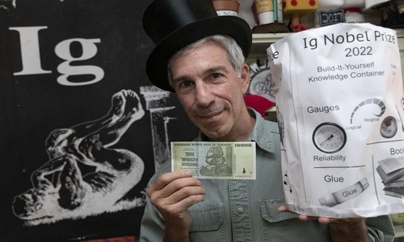 Giải Ig Nobel 2022 trao cho nghiên cứu giao phối của bò cạp bị táo bón - Ảnh 1. Giải Ig Nobel 2022 trao cho nghiên cứu giao phối của bò cạp bị táo bón - Ảnh 1.