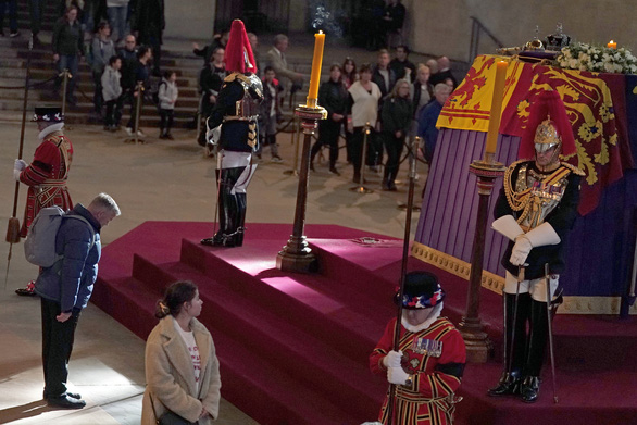 Bộ trưởng Bùi Thanh Sơn sẽ dự lễ tang của Nữ hoàng Anh Elizabeth II - Ảnh 3.