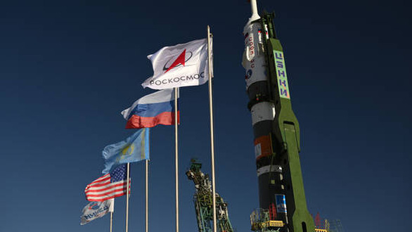 Mỹ và Nga cùng chia sẻ chỗ ngồi đầu tiên trên tàu vũ trụ Soyuz - Ảnh 1.