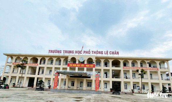 Trường THPT Lê Chân tại Hải Phòng bị yêu cầu hoàn trả tiền vận động vì có dấu hiệu cào bằng - Ảnh 1.