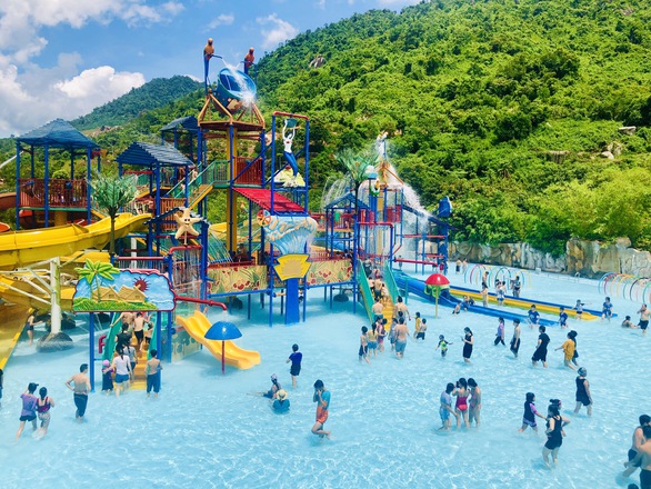Các khu du lịch Đà Nẵng đông đúc khách chơi lễ 2-9 - Ảnh 1. Các khu du lịch Đà Nẵng đông đúc khách chơi lễ 2-9 - Ảnh 1.