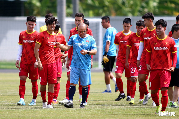 Trọng tài người Philippines điều khiển các trận đấu của đội tuyển Việt Nam trên sân Thống Nhất - Ảnh 1.