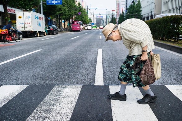 Nhật Bản lần đầu tiên ghi nhận tỉ lệ người từ 75 tuổi trở lên vượt 15% dân số - Ảnh 1.