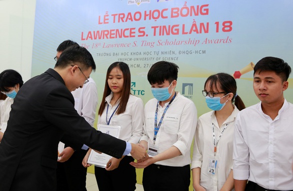 Hơn 8,28 tỉ đồng học bổng tiếp sức học sinh, sinh viên giỏi vượt khó - Ảnh 1. Hơn 8,28 tỉ đồng học bổng tiếp sức học sinh, sinh viên giỏi vượt khó - Ảnh 1.