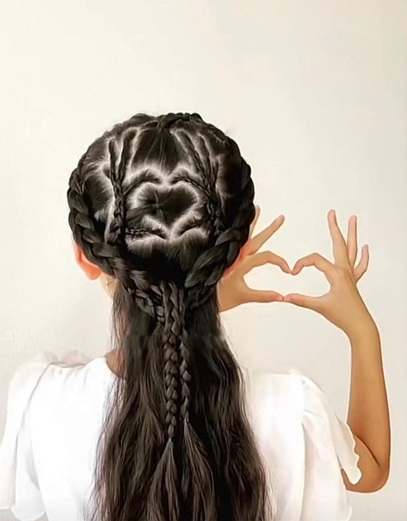Những kiểu tóc tết độc lạ cho bé khiến phụ huynh trầm trồ thán phục - Ảnh 4. Những kiểu tóc tết độc lạ cho bé khiến phụ huynh trầm trồ thán phục - Ảnh 4.